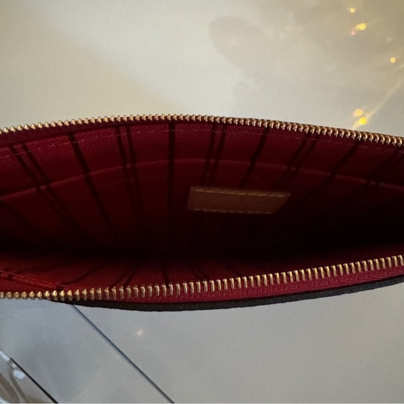 Louis Vuitton Neverfull MM Clutch (Discontinued/ unavailable Pink Lining) - Picture 2 of 7